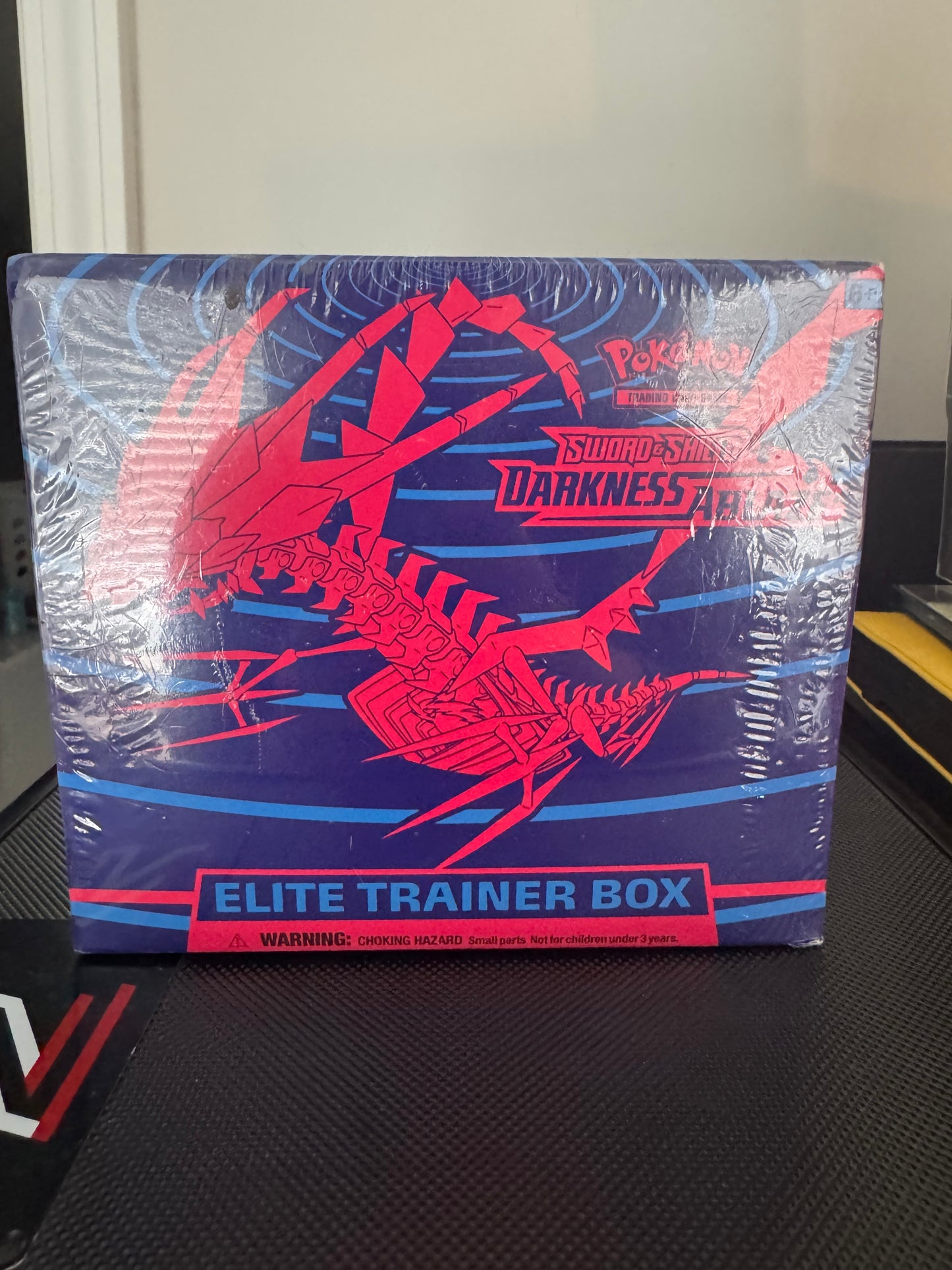 Pokémon Darkness Ablaze Elite trainer box